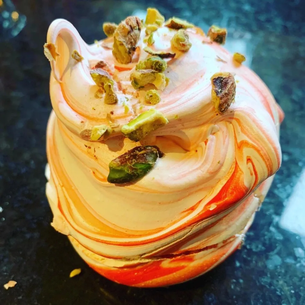 A pistachio-topped meringue