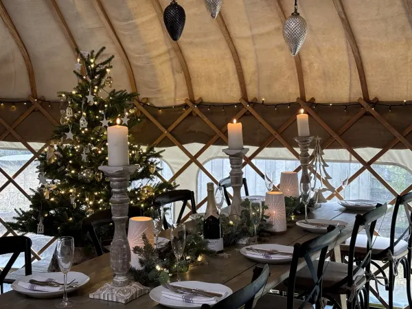 Rosara Supper Club: A Festive Feast