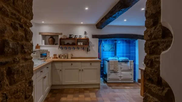 well cottage kitchen arch