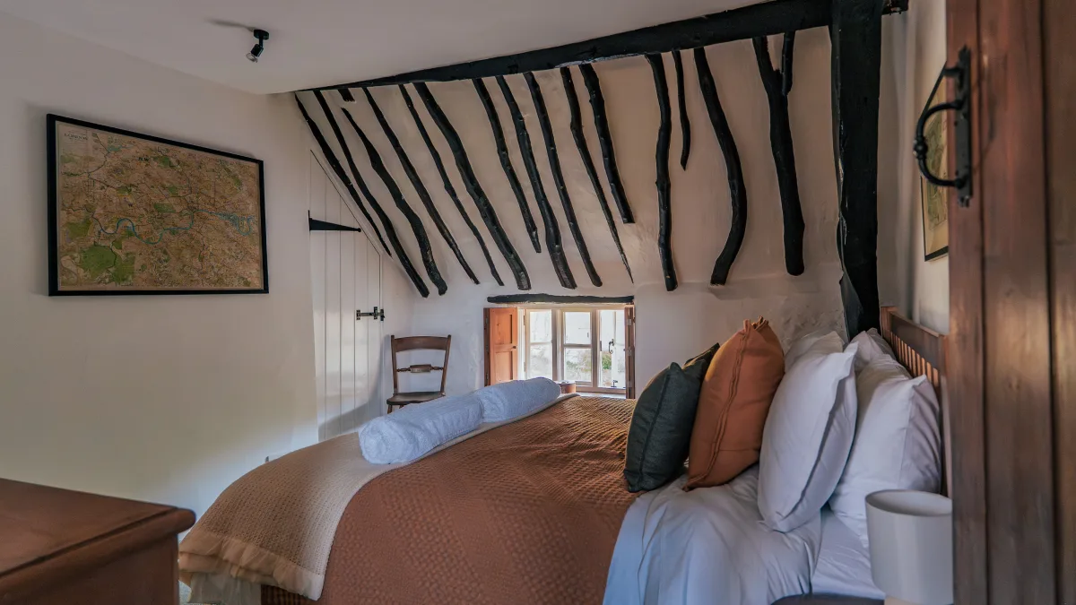 King bedroom at Well Cottage